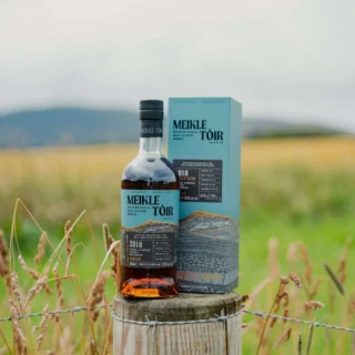 Crafted with mainland peat sourced from St Fergus, this whisky marks the first-ever Meikle Tòir distillery-exclusive single cask release. Matured in a single Pedro Ximénez sherry hogshead, this whisky reveals layers of fig jam, toasted hazelnuts and honeyed spice, unfolding into warm citrus sweetness with notes of chocolate and marzipan.